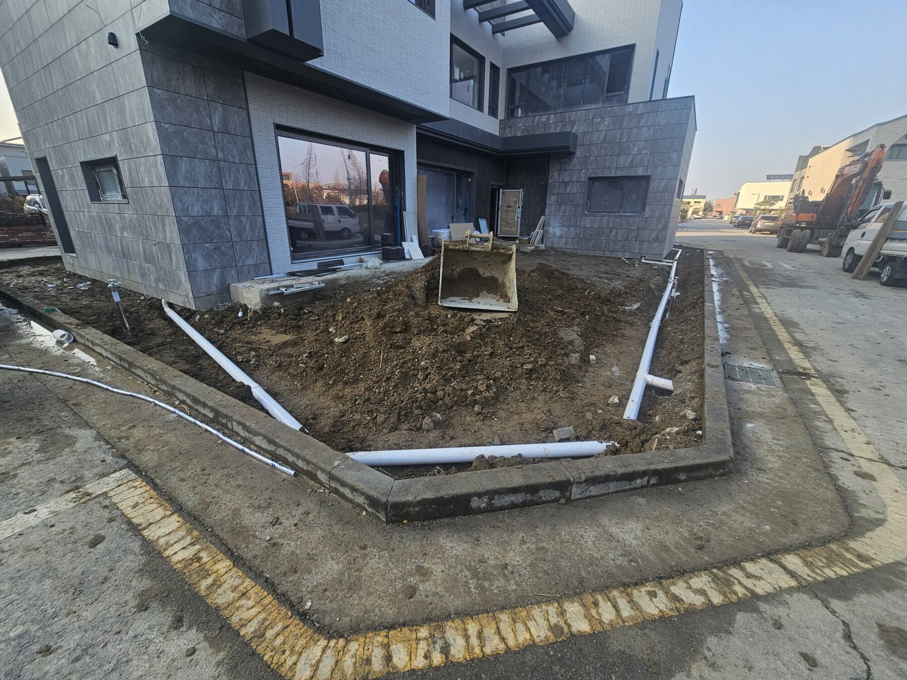 청라 전원주택 전면 외곽 배수배관 배치 과정