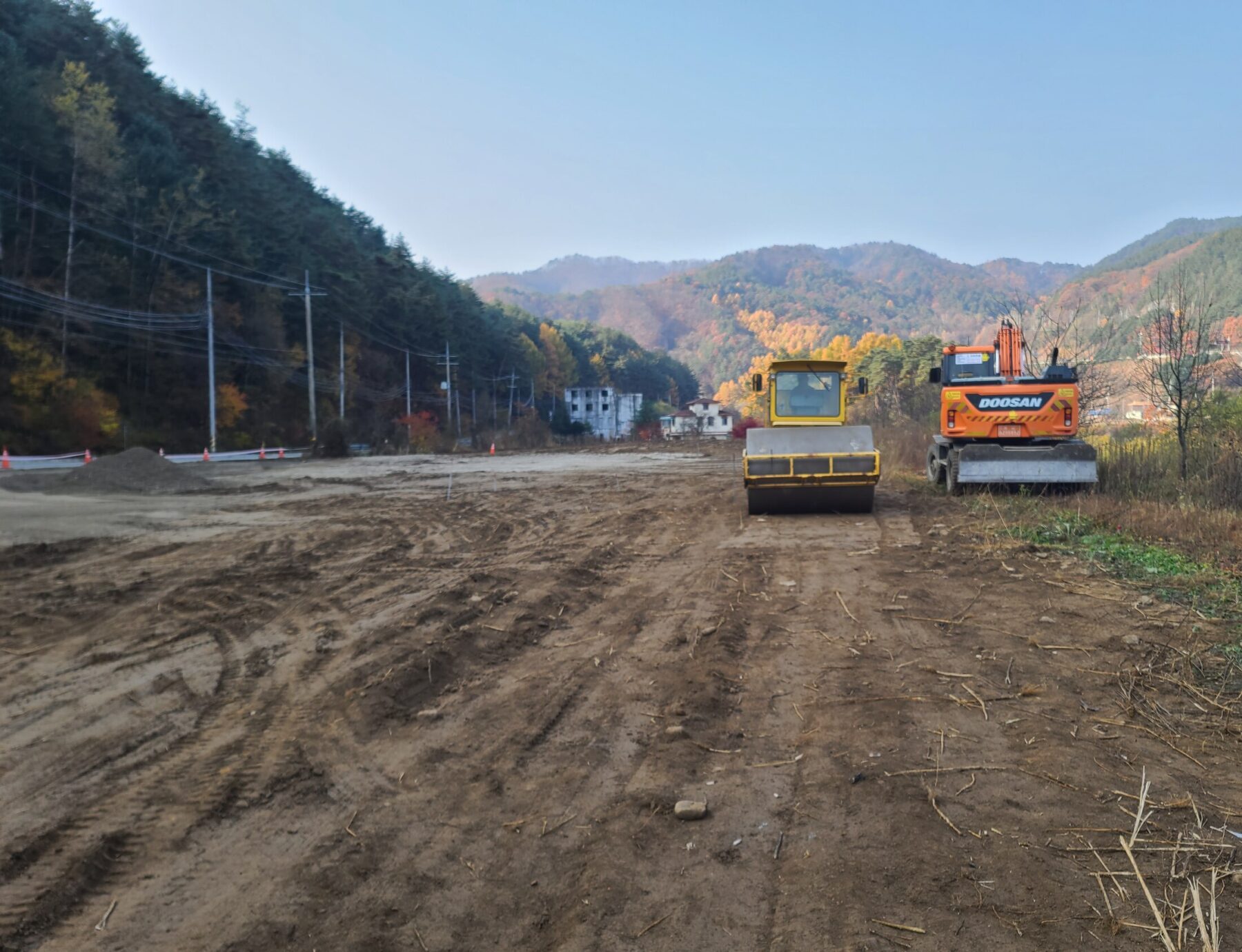 평창군 캠핑장 부지 굴착과 로라 다짐