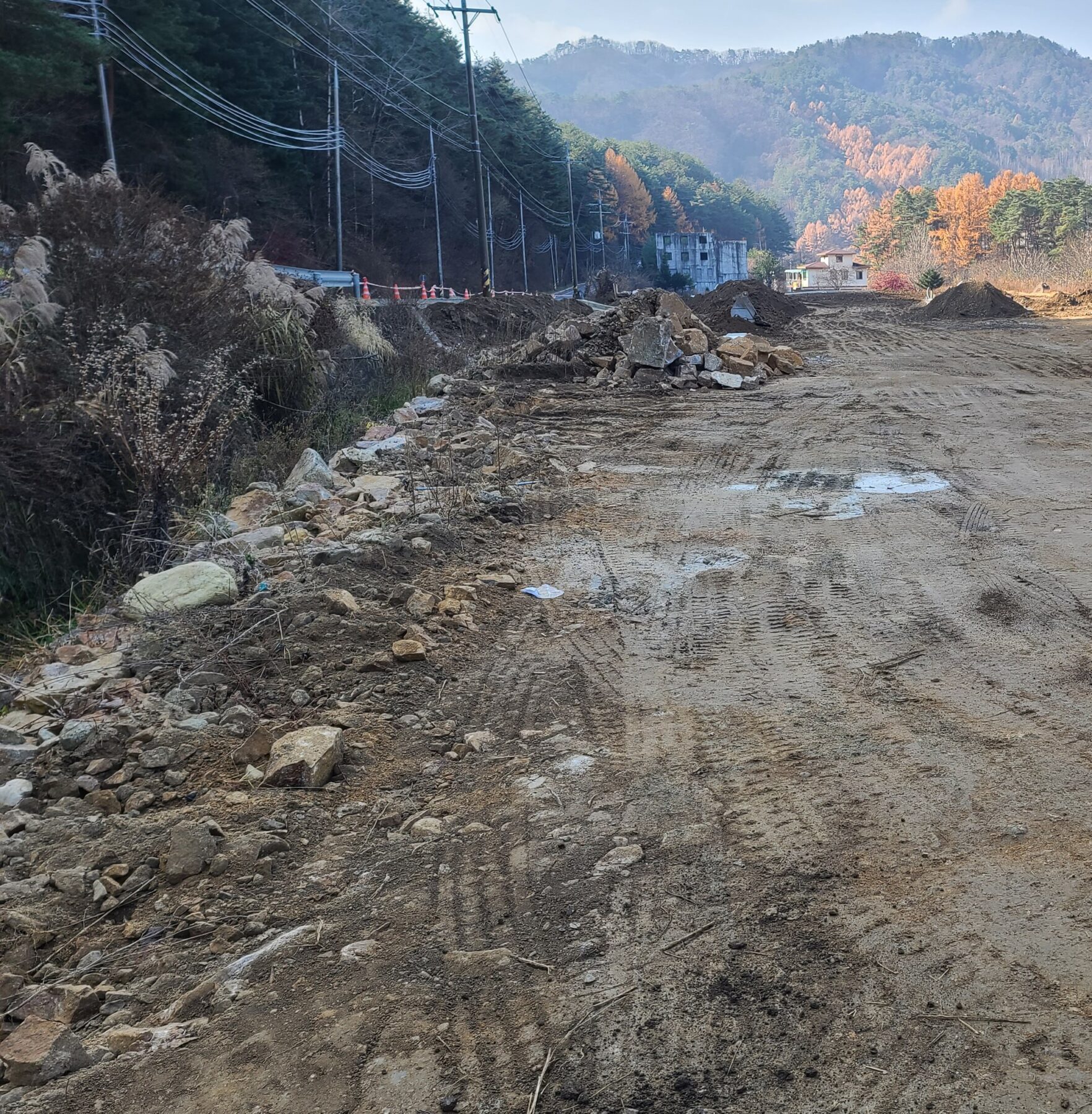평창군 캠핑장 긴 부지의 1차 정지 상태