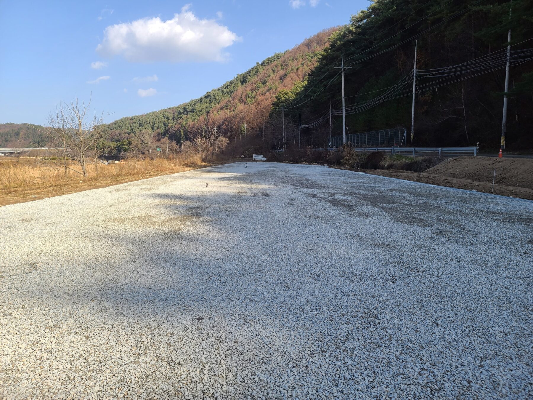 평창군 용평면 캠핑장 구배 조정과 쇄석 마감 전경