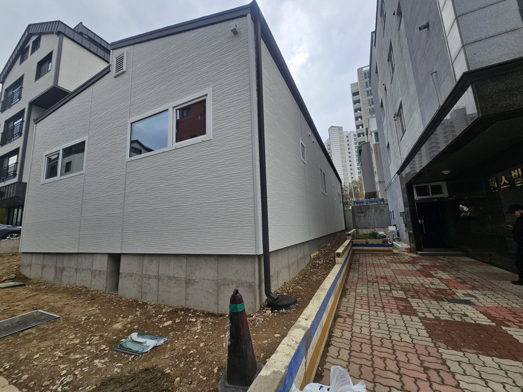 부산 기장군 철콘 옹벽 기초 우수오수 시공 완료 전경
