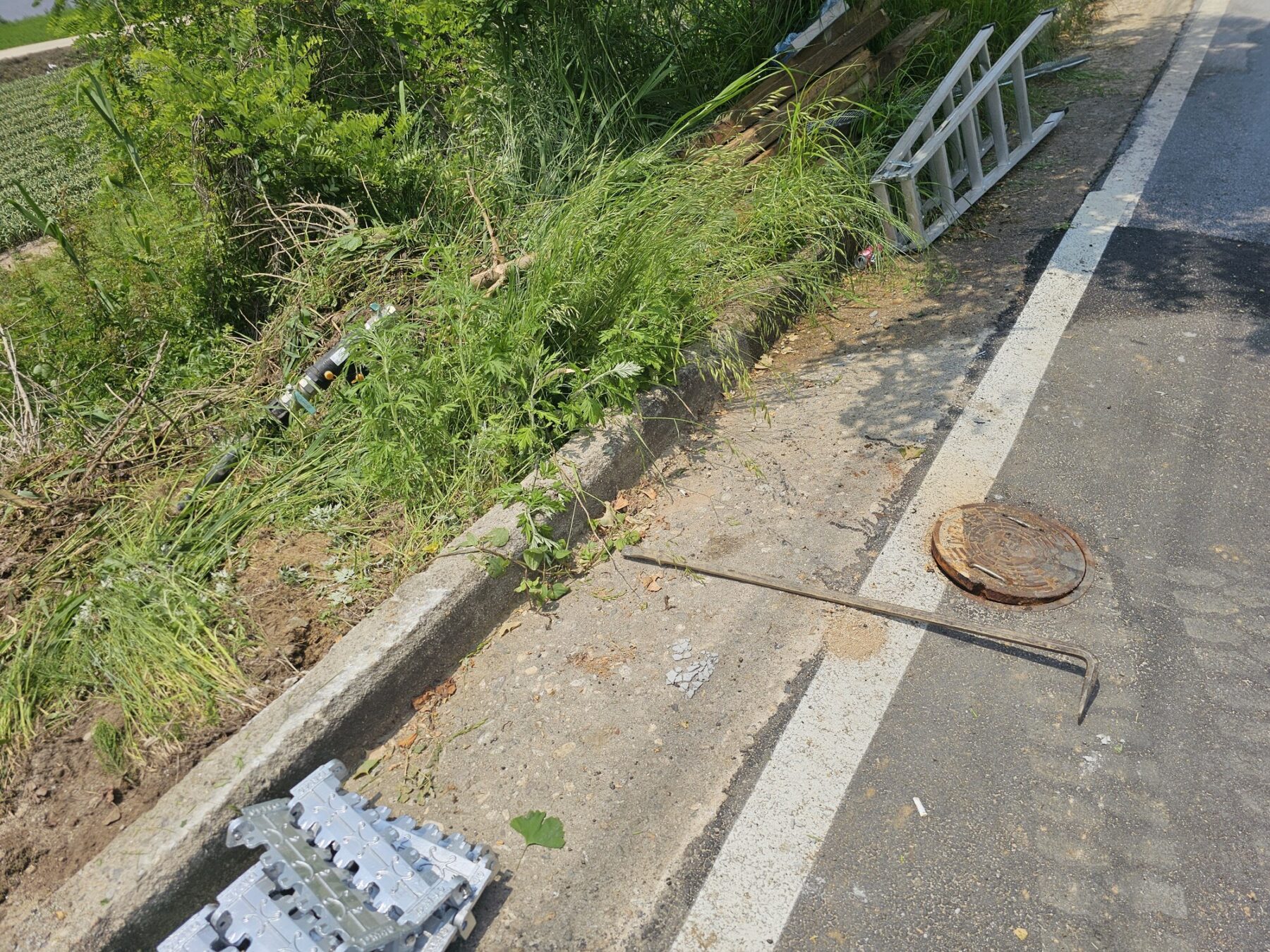 원주시 도로 가장자리 경계석 정리 구간